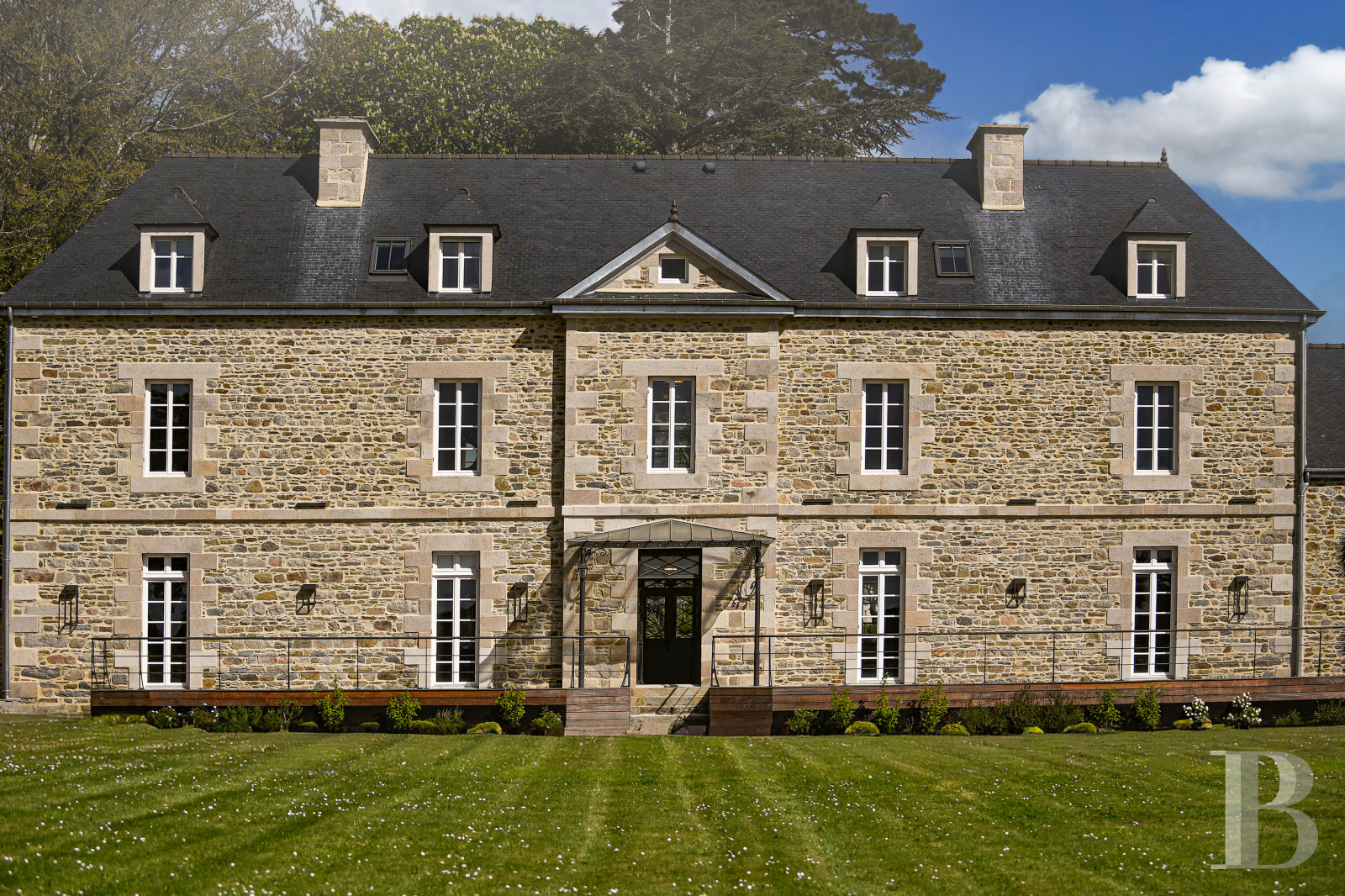 Dans les Côtes-d’Armor, sur les rives du Trieux, un manoir du 19e siècle entièrement rénové - photo  n°1